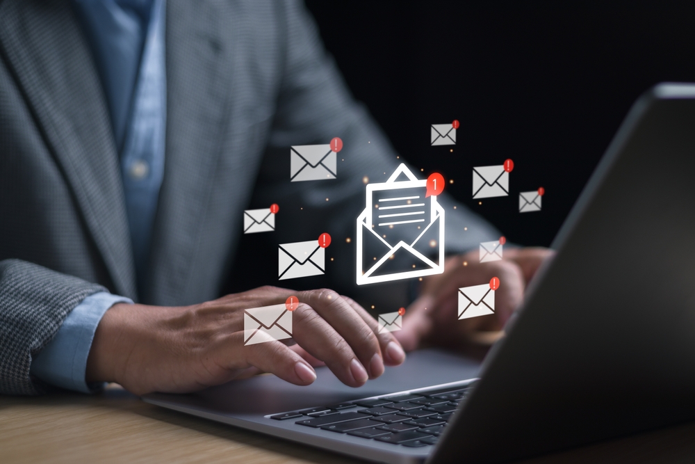 new email notification popping out from a laptop